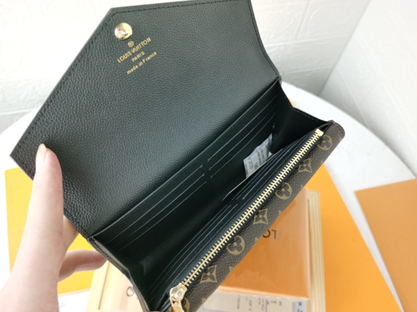 LVコピーウォレット着用イメージ